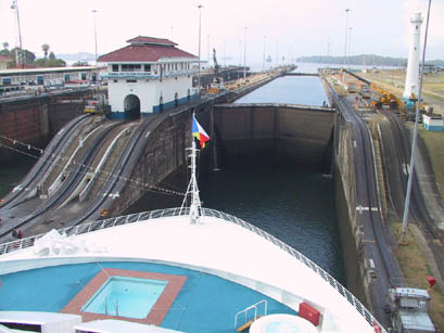 Panama Canal, The Gatun Locks